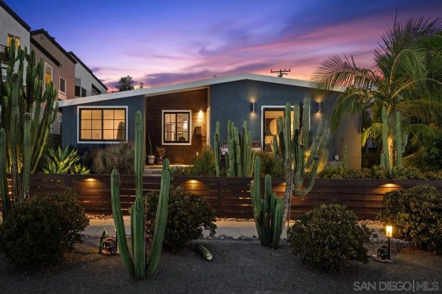 2076 Emerald St, San Diego, CA 92109