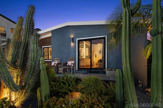 2076 Emerald St, San Diego, CA 92109