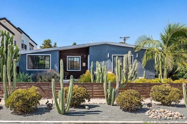 2076 Emerald St, San Diego, CA 92109