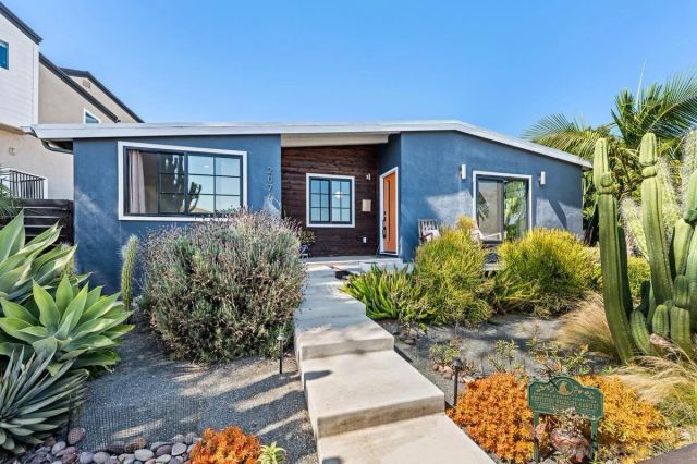 2076 Emerald St, San Diego, CA 92109