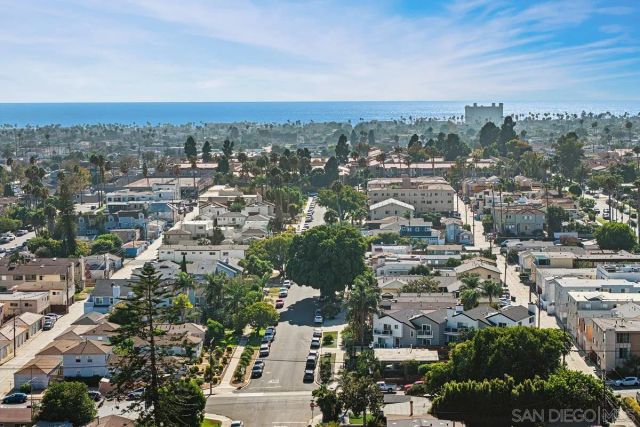 2076 Emerald St, San Diego, CA 92109