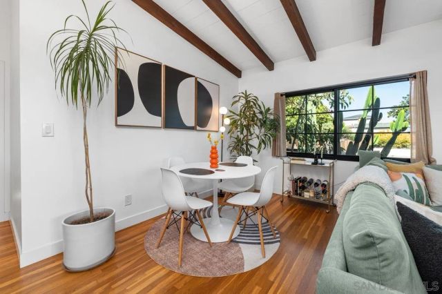2076 Emerald St, San Diego, CA 92109