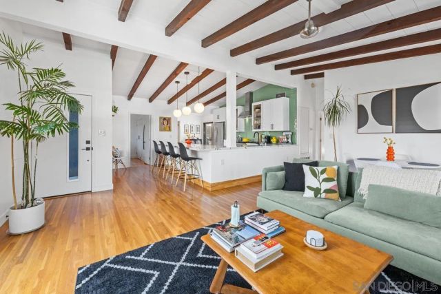 2076 Emerald St, San Diego, CA 92109