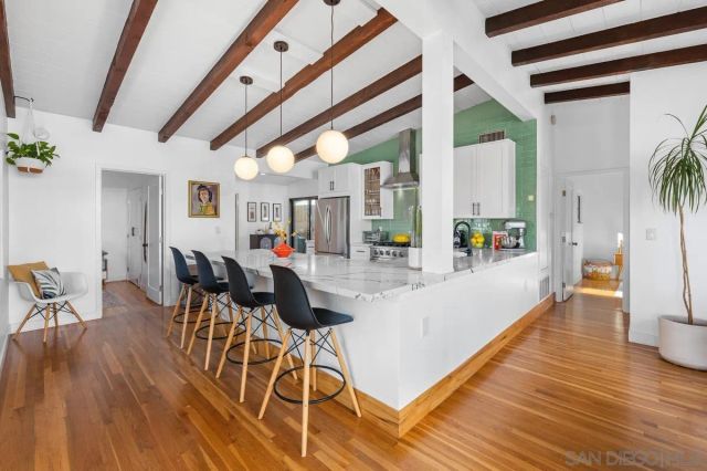 2076 Emerald St, San Diego, CA 92109