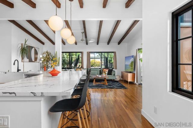 2076 Emerald St, San Diego, CA 92109