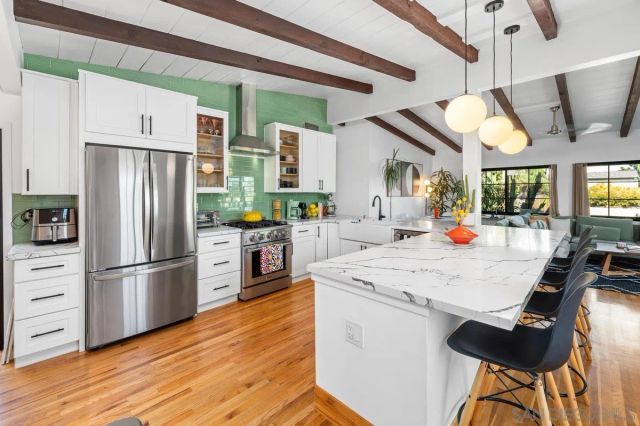 2076 Emerald St, San Diego, CA 92109