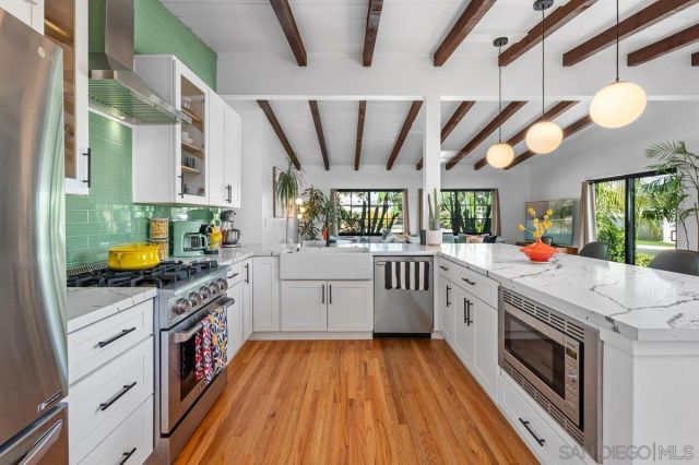 2076 Emerald St, San Diego, CA 92109