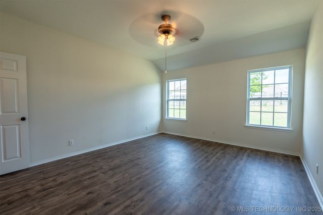 2708 W Fredericksburg Street, Broken Arrow, OK 74011