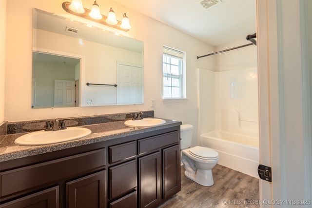 2708 W Fredericksburg Street, Broken Arrow, OK 74011