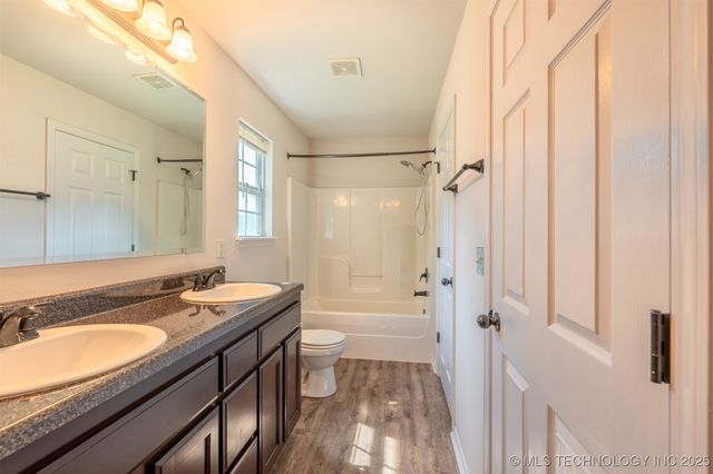 2708 W Fredericksburg Street, Broken Arrow, OK 74011