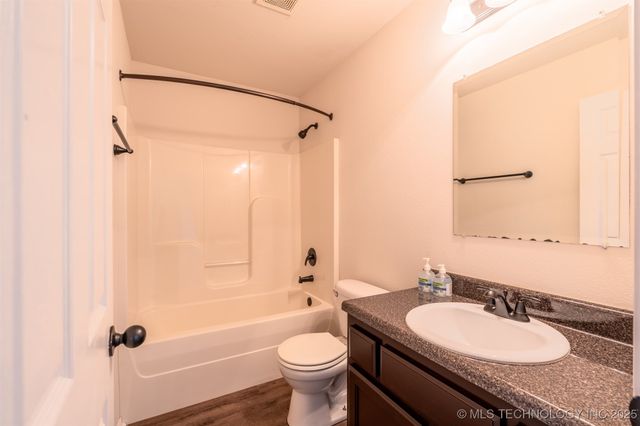 2708 W Fredericksburg Street, Broken Arrow, OK 74011