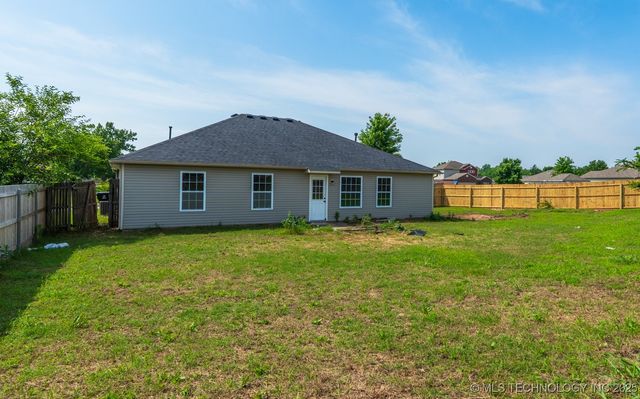 2708 W Fredericksburg Street, Broken Arrow, OK 74011