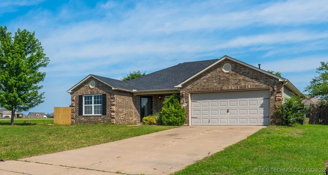 2708 W Fredericksburg Street, Broken Arrow, OK 74011