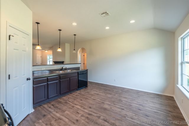 2708 W Fredericksburg Street, Broken Arrow, OK 74011