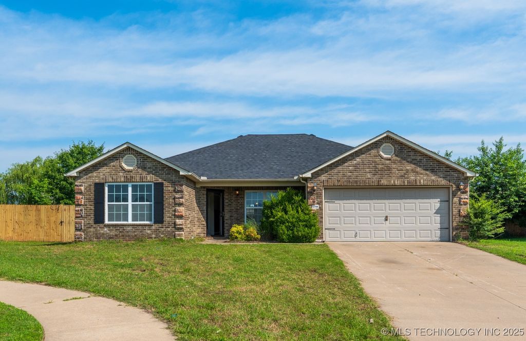 2708 W Fredericksburg Street, Broken Arrow, OK 74011