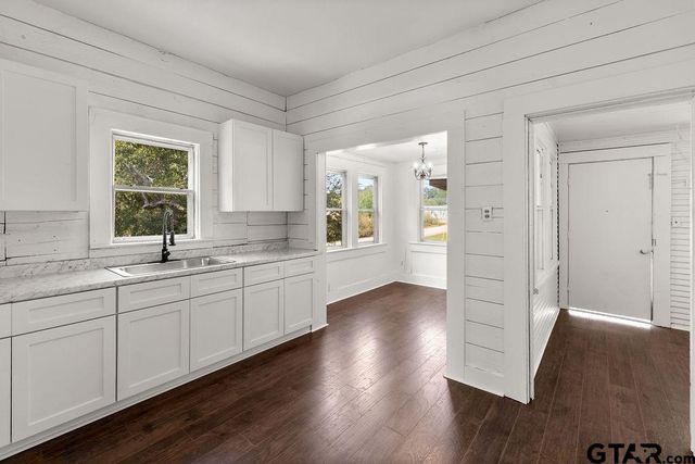 241 Ayers St, Frankston, TX 75763