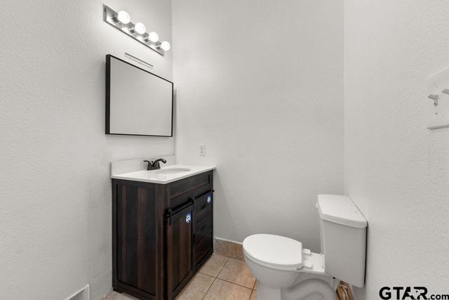 241 Ayers St, Frankston, TX 75763