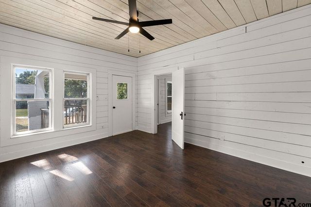 241 Ayers St, Frankston, TX 75763