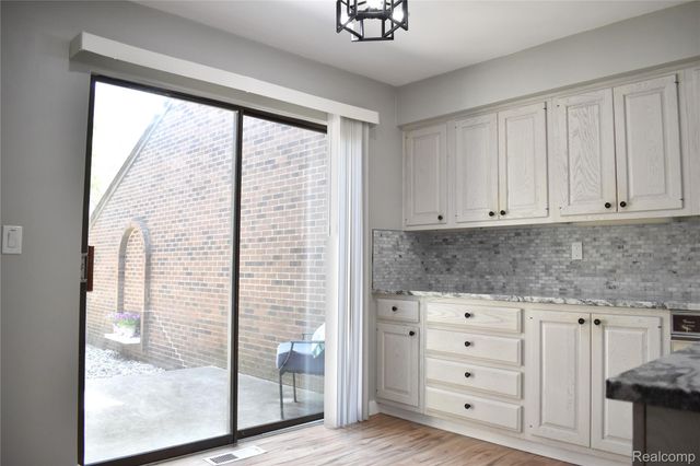 2073 BORDEAUX Street, West Bloomfield Charter Township, MI 48323