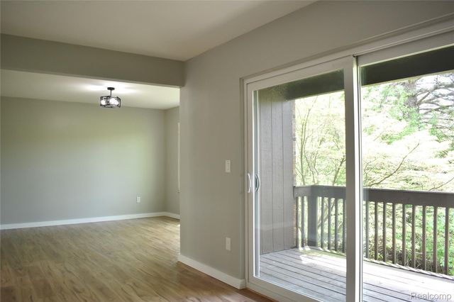 2073 BORDEAUX Street, West Bloomfield Charter Township, MI 48323