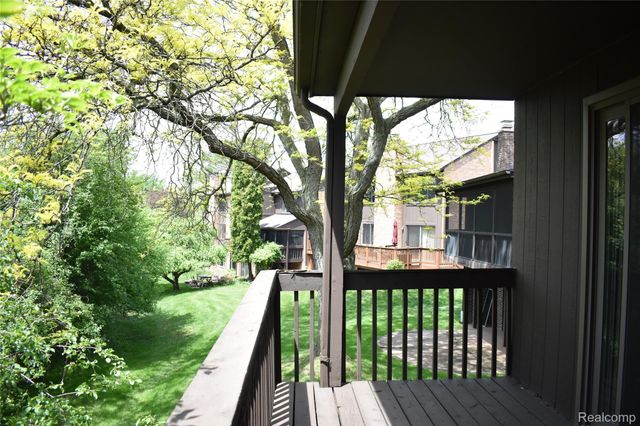 2073 BORDEAUX Street, West Bloomfield Charter Township, MI 48323