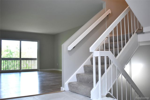 2073 BORDEAUX Street, West Bloomfield Charter Township, MI 48323