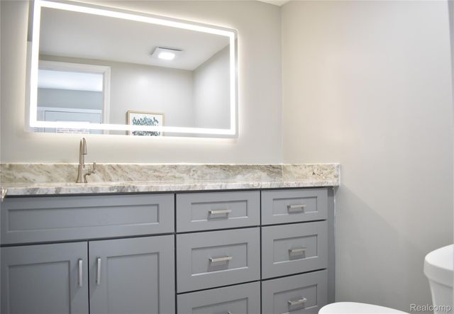 2073 BORDEAUX Street, West Bloomfield Charter Township, MI 48323