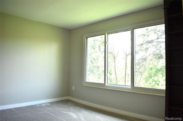 2073 BORDEAUX Street, West Bloomfield Charter Township, MI 48323