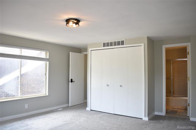 2073 BORDEAUX Street, West Bloomfield Charter Township, MI 48323