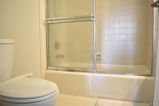 2073 BORDEAUX Street, West Bloomfield Charter Township, MI 48323
