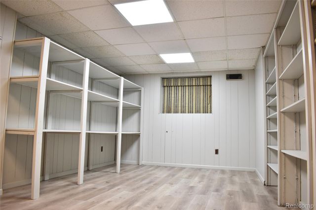 2073 BORDEAUX Street, West Bloomfield Charter Township, MI 48323
