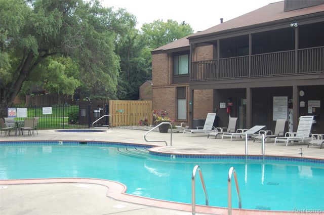 2073 BORDEAUX Street, West Bloomfield Charter Township, MI 48323