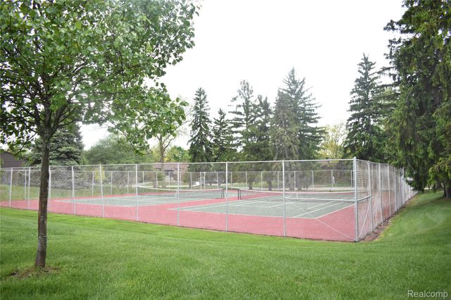 2073 BORDEAUX Street, West Bloomfield Charter Township, MI 48323