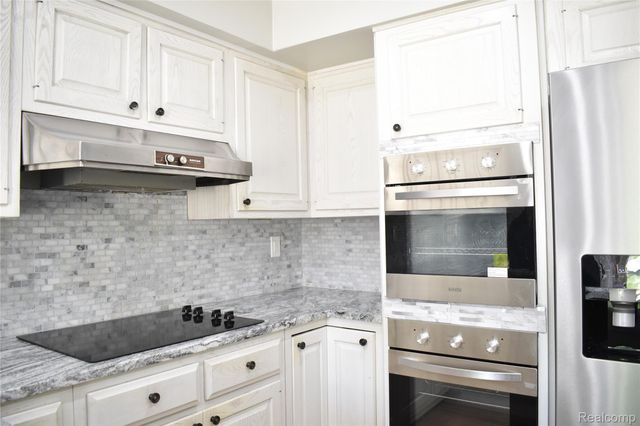 2073 BORDEAUX Street, West Bloomfield Charter Township, MI 48323