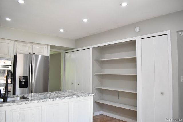 2073 BORDEAUX Street, West Bloomfield Charter Township, MI 48323