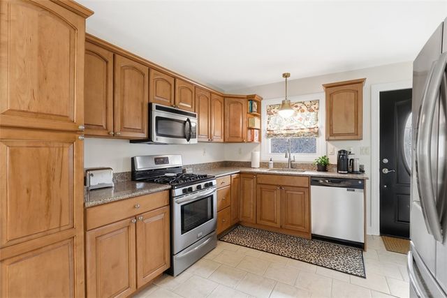 230 Bank St, Sewickley, PA 15143