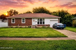 2009 Patricia Dr, Louisville, KY 40272