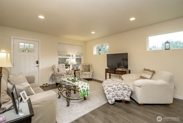 361 10th Avenue N, Algona, WA 98001