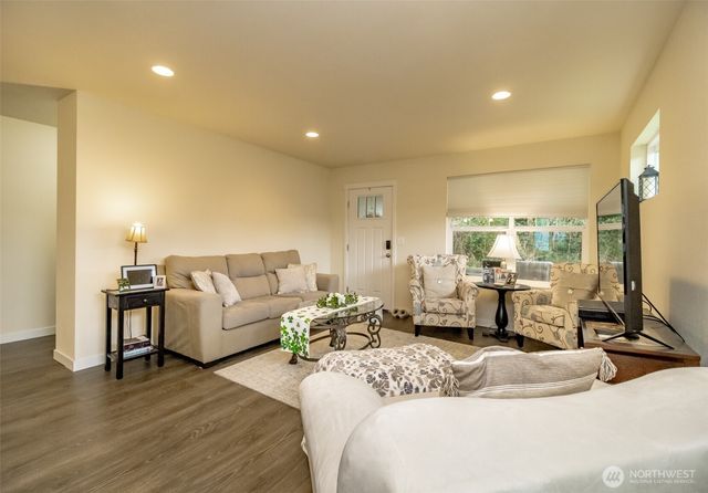 361 10th Avenue N, Algona, WA 98001