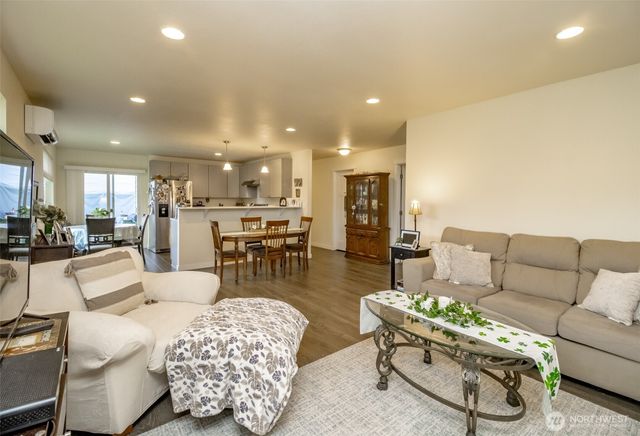 361 10th Avenue N, Algona, WA 98001