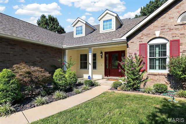 1 Big Bluff Court, St Charles, MO 63304