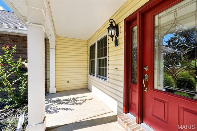 1 Big Bluff Court, St Charles, MO 63304