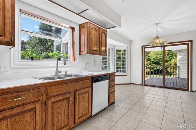 1 Big Bluff Court, St Charles, MO 63304