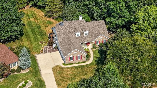 1 Big Bluff Court, St Charles, MO 63304