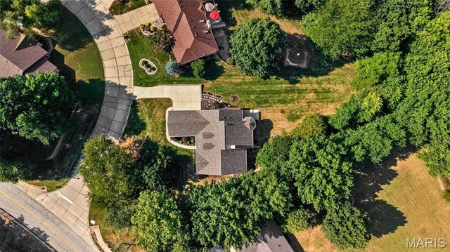 1 Big Bluff Court, St Charles, MO 63304