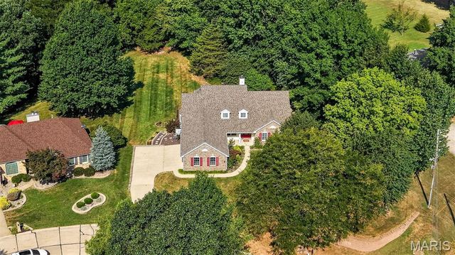 1 Big Bluff Court, St Charles, MO 63304