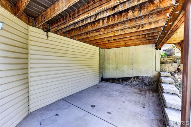 1 Big Bluff Court, St Charles, MO 63304