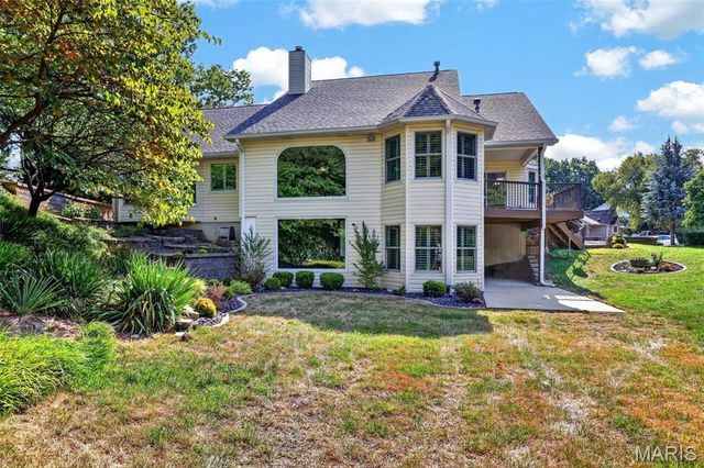 1 Big Bluff Court, St Charles, MO 63304