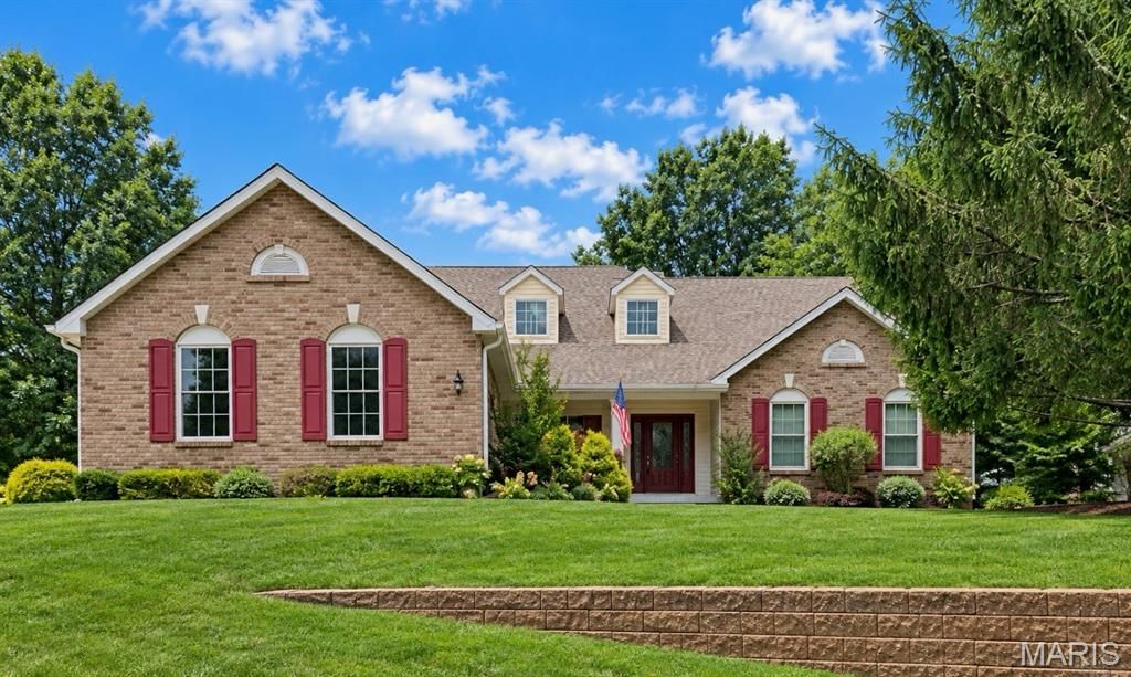 1 Big Bluff Court, St Charles, MO 63304