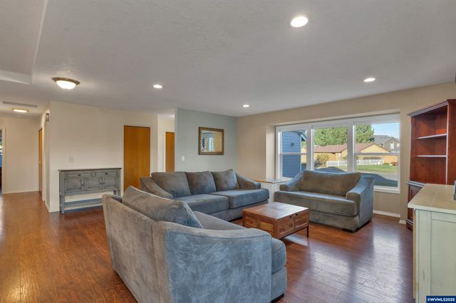 383 SW Wyatt St, Dallas, OR 97338